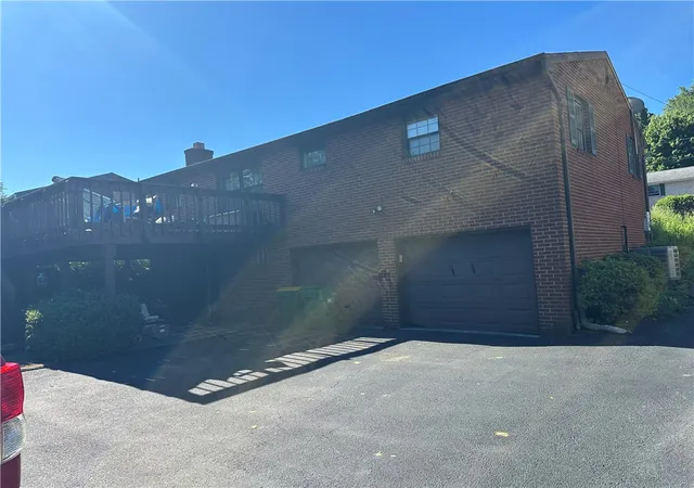 Photo 3 of Single family home for sale at 141 Hampton Ct, Butler, PA 16002 | MLS# 1759918 | Listing updated on 2026-07-05