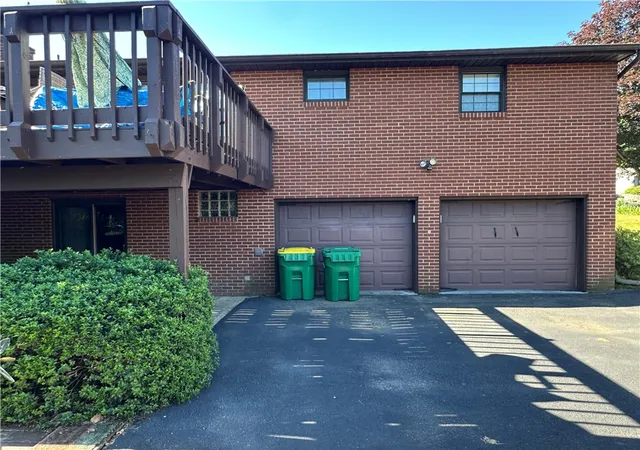 Photo 4 of Single family home for sale at 141 Hampton Ct, Butler, PA 16002 | MLS# 1759918 | Listing updated on 2026-07-05