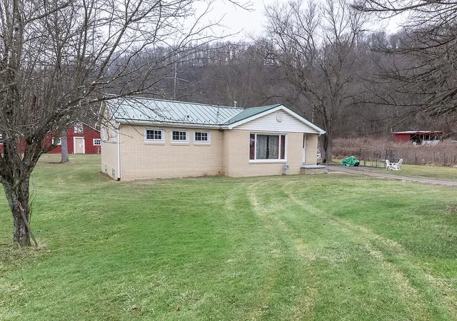 1st image of 107 Wallace Dr, Darlngtn Twp, PA 16115 | MLS# 1759929