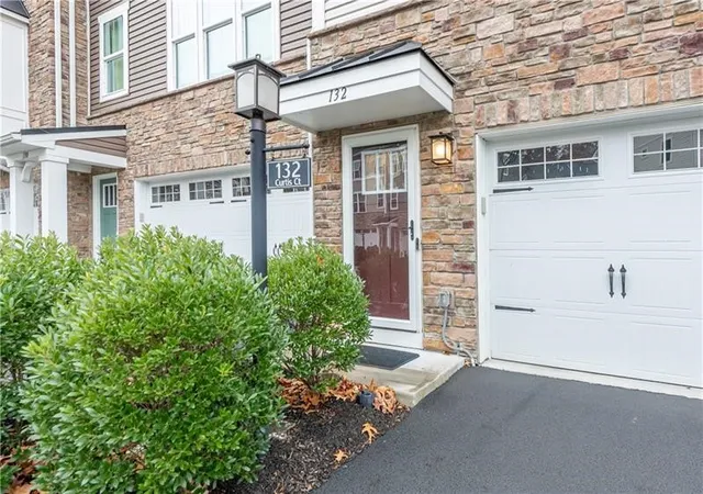 Homes for sale in Ross Twp, PA | 132 Curtis Court Ross Twp, Ross Twp, PA 15237 | MLS# 1759827