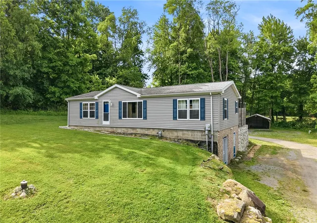 2nd image of 3417 Hubbard Middlesex Rd, Shenango Twp, PA 16159 | MLS# 1759906