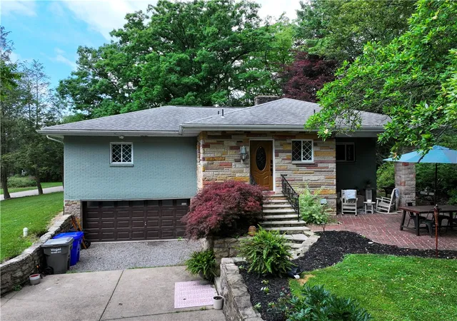 1st image of 109 Oak Ridge Dr, Penn Twp, PA 16002 | MLS# 1759913