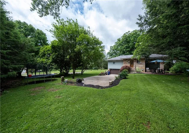 Homes for sale in Penn Twp, PA | 109 Oak Ridge Dr, Penn Twp, PA 16002 | MLS# 1759913