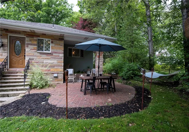 Homes for sale in Penn Twp, PA | 109 Oak Ridge Dr, Penn Twp, PA 16002 | MLS# 1759913