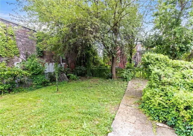 Photo 4 of Sale Pending at 2014 Tustin St, Pittsburgh, PA 15219 | MLS# 1759948 | Listing updated on 2026-06-23