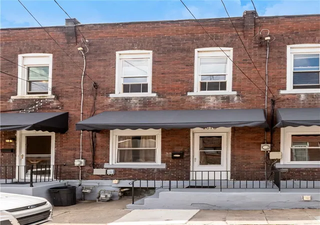 Photo 3 of Sale Pending at 2016 Tustin St, Pittsburgh, PA 15219 | MLS# 1759957 | Listing updated on 2026-06-23