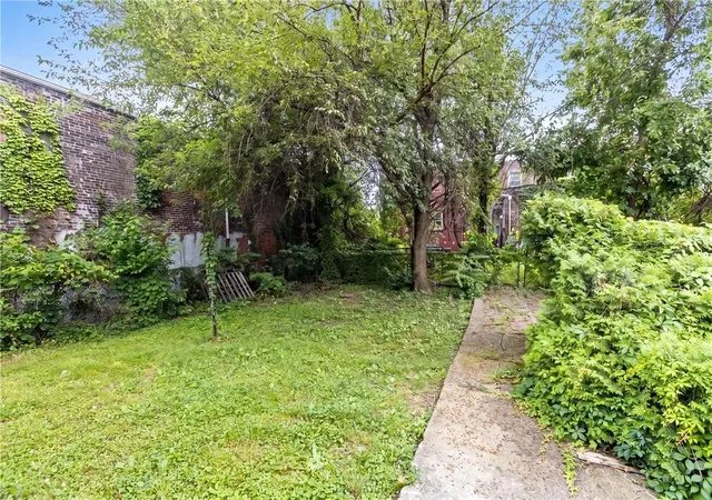 Photo 4 of Sale Pending at 2016 Tustin St, Pittsburgh, PA 15219 | MLS# 1759957 | Listing updated on 2026-06-23