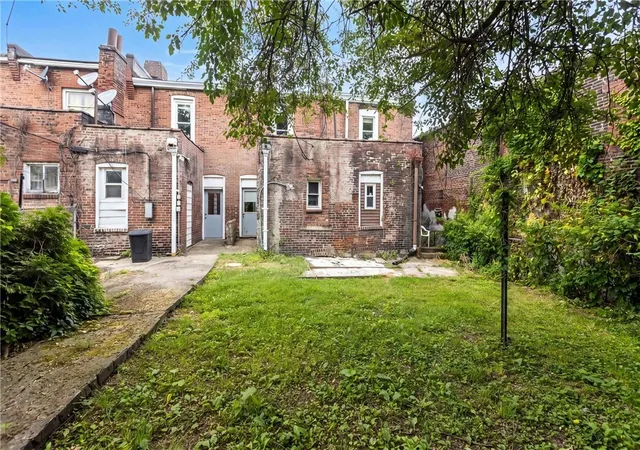 Photo 5 of Sale Pending at 2016 Tustin St, Pittsburgh, PA 15219 | MLS# 1759957 | Listing updated on 2026-06-23
