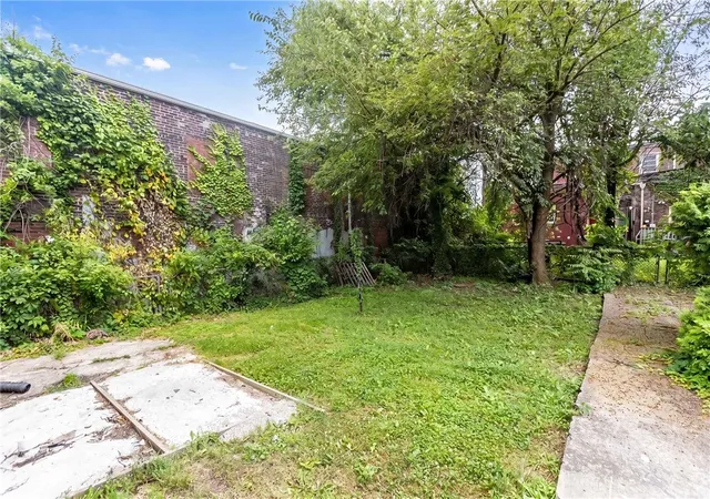 Photo 5 of Sale Pending at 2018 Tustin St, Pittsburgh, PA 15219 | MLS# 1759958 | Listing updated on 2026-06-23
