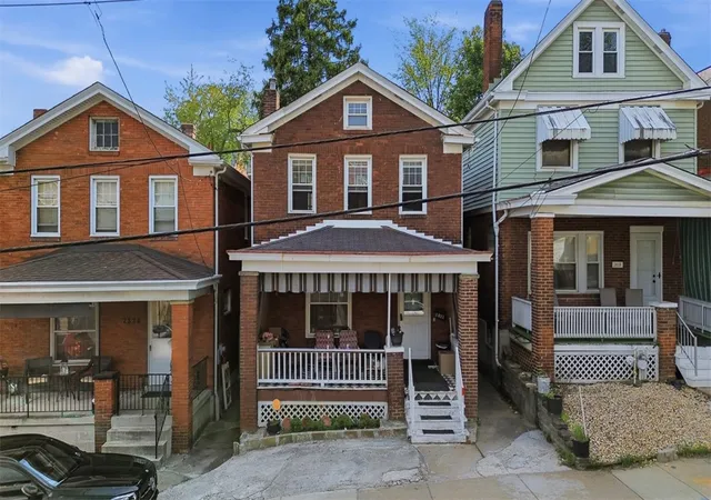 Homes for sale in Brentwood, PA | 2822 Brentwood Ave, Brentwood, PA 15227 | MLS# 1757722