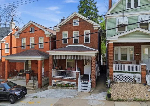 Homes for sale in Brentwood, PA | 2822 Brentwood Ave, Brentwood, PA 15227 | MLS# 1757722