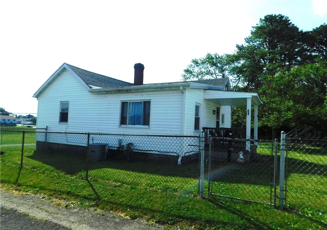 Homes for sale in Uniontown, PA | 98 Easy Street, Uniontown, PA 15401 | MLS# 1759691