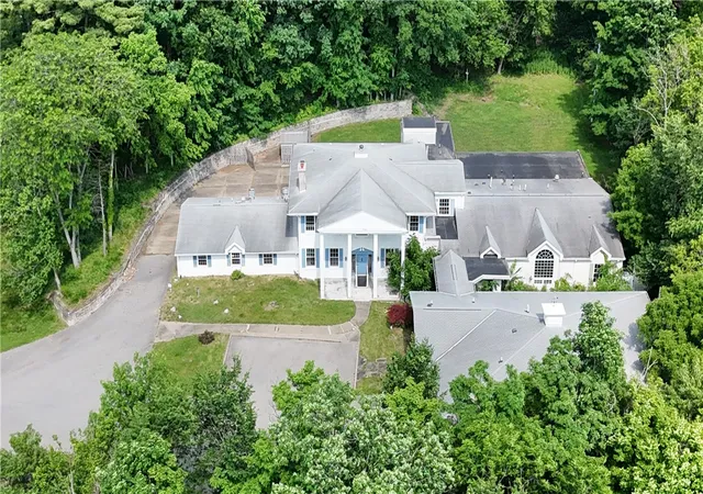 5th image of 5347 Brightwood Rd, Bethel Park, PA 15102 | MLS# 1760057