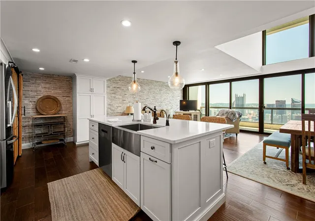 2nd image of 111 Grandview Ave #702, Mt Washington, PA 15211 | MLS# 1760059