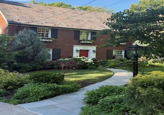 2nd image of 420 Morrison Dr, Pittsburgh, PA 15216 | MLS# 1760119