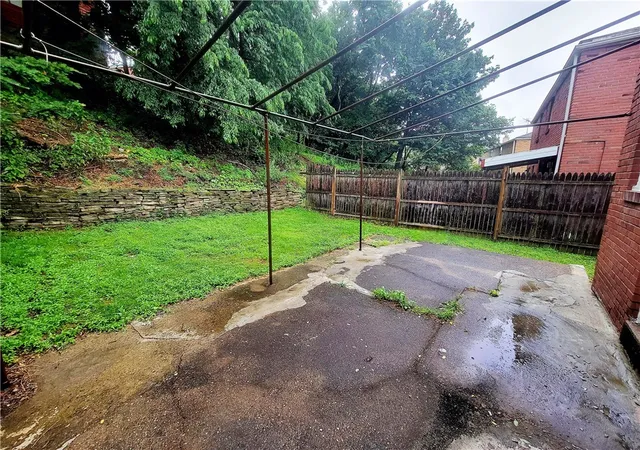 Homes for sale in Stanton Heights, PA | 1152 Woodbine St, Stanton Heights, PA 15201 | MLS# 1759142