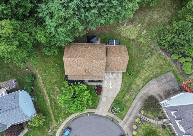 2nd image of 417 Farrington Dr, Seven Fields Boro, PA 16046 | MLS# 1760075