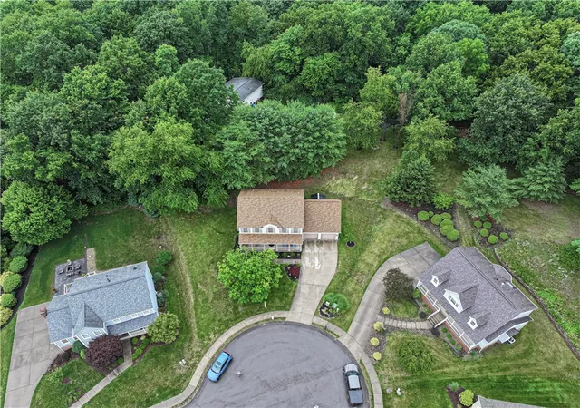 3rd image of 417 Farrington Dr, Seven Fields Boro, PA 16046 | MLS# 1760075