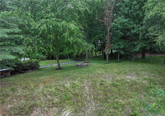 5th image of 417 Farrington Dr, Seven Fields Boro, PA 16046 | MLS# 1760075