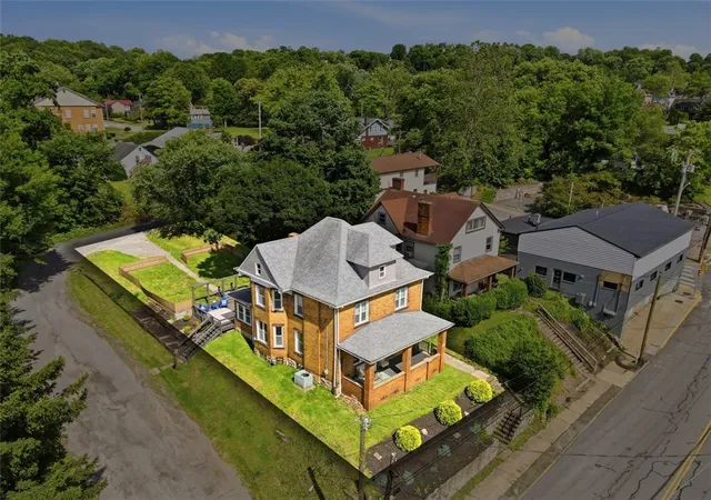 Homes for sale in Baden, PA | 610 State St, Baden, PA 15005 | MLS# 1760124