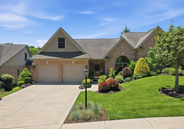 Homes for sale in Scott Twp, PA | 134 Green Commons Dr, Scott Twp, PA 15243 | MLS# 1760171