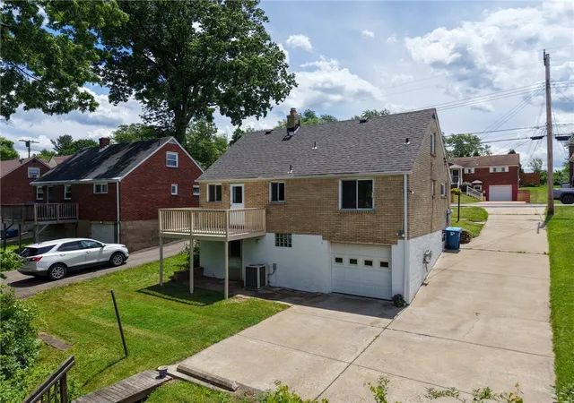 Homes for sale in Verona, PA | 660 Valemont Dr, Verona, PA 15147 | MLS# 1760164