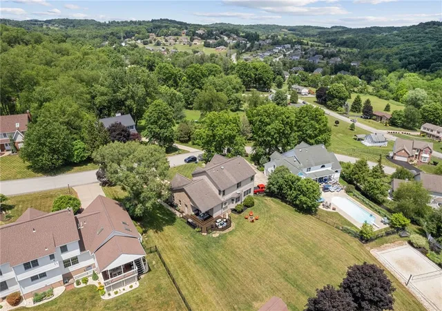 Homes for sale in Murrysville, PA | 3324 Carriage Cir, Murrysville, PA 15632 | MLS# 1760203