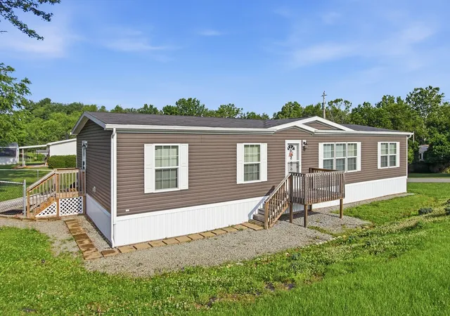 Homes for sale in Rostraver, PA | 16 Jean St, Rostraver, PA 15012 | MLS# 1759705