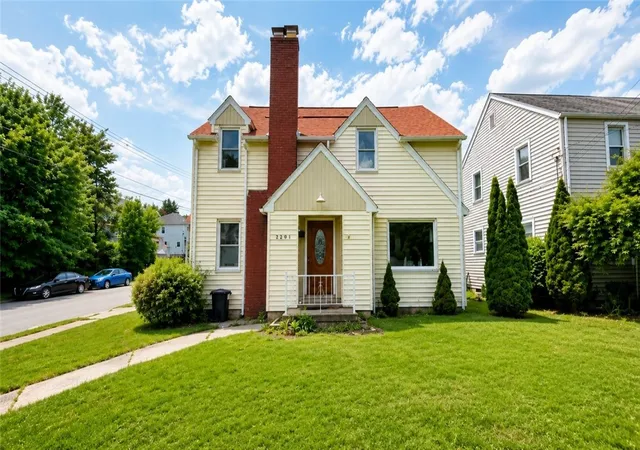 Homes for sale in New Castle, PA | 2201 Delaware Ave, New Castle, PA 16105 | MLS# 1759904