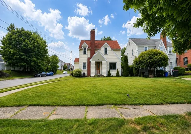 Homes for sale in New Castle, PA | 2201 Delaware Ave, New Castle, PA 16105 | MLS# 1759904
