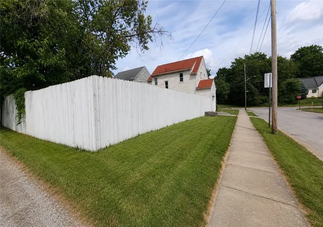 Homes for sale in New Castle, PA | 2201 Delaware Ave, New Castle, PA 16105 | MLS# 1759904