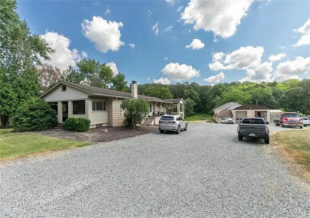 Photo 2 of Single family home for sale at 3275 Hills Church Rd, Export, PA 15632 | MLS# 1760052 | Listing updated on 2026-06-18
