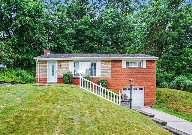 Homes for sale in Ross Twp, PA | 104 Longmount Dr, Ross Twp, PA 15214 | MLS# 1760227