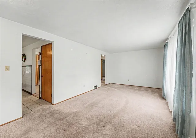 Homes for sale in Ross Twp, PA | 104 Longmount Dr, Ross Twp, PA 15214 | MLS# 1760227