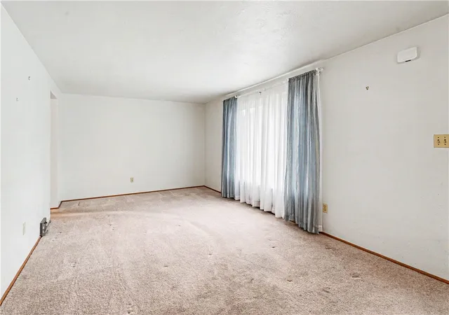 Homes for sale in Ross Twp, PA | 104 Longmount Dr, Ross Twp, PA 15214 | MLS# 1760227