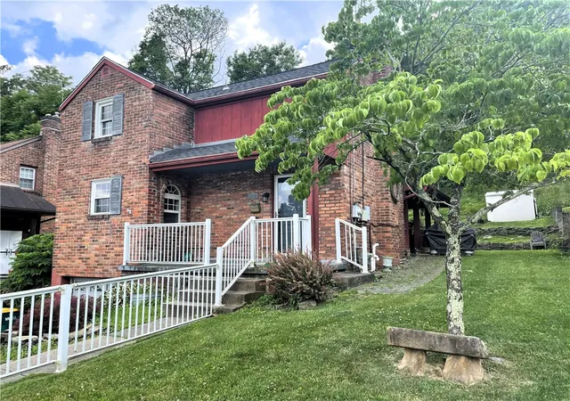 Homes for sale in Baldwin Twp, PA | 852 Middle, Baldwin Twp, PA 15234 | MLS# 1760228
