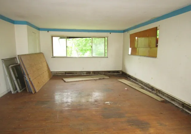 Photo 3 of Single family home for sale at 534 Clifton Ave, Shaler, PA 15116 | MLS# 1758141 | Listing updated on 2026-08-04