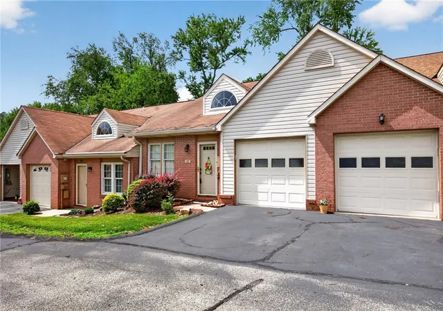Homes for sale in Whitehall, PA | 63 Hennig Dr, Whitehall, PA 15236 | MLS# 1760277