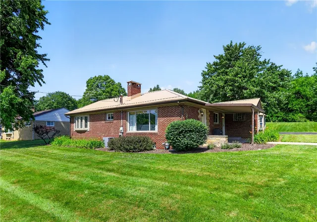 Homes for sale in Hermitage, PA | 2617 S Hermitage Rd, Hermitage, PA 16148 | MLS# 1760300