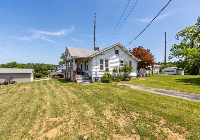 Photo 2 of Sale Pending at 103 Seibert Rd, Coraopolis, PA 15108 | MLS# 1760336 | Listing updated on 2026-06-24
