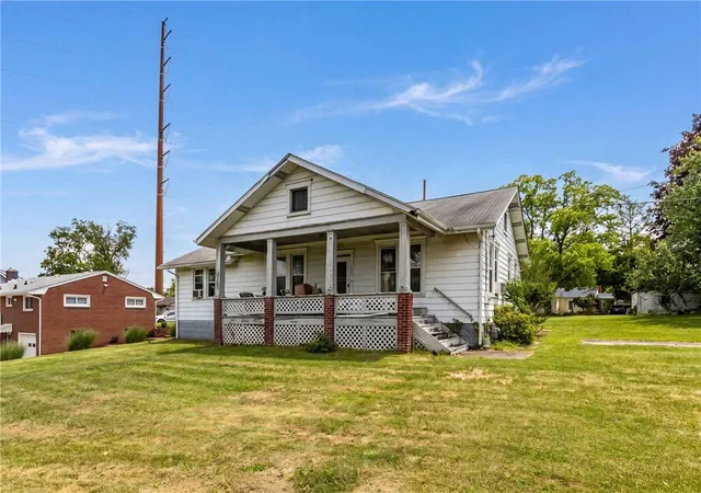 Photo 3 of Sale Pending at 103 Seibert Rd, Coraopolis, PA 15108 | MLS# 1760336 | Listing updated on 2026-06-24