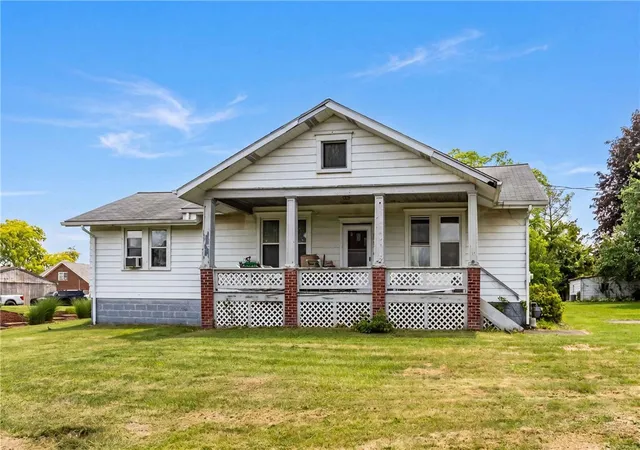 Photo 4 of Sale Pending at 103 Seibert Rd, Coraopolis, PA 15108 | MLS# 1760336 | Listing updated on 2026-06-24