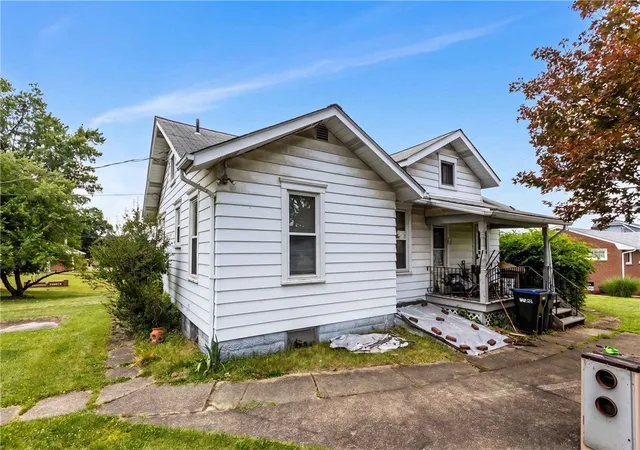 Photo 5 of Sale Pending at 103 Seibert Rd, Coraopolis, PA 15108 | MLS# 1760336 | Listing updated on 2026-06-24