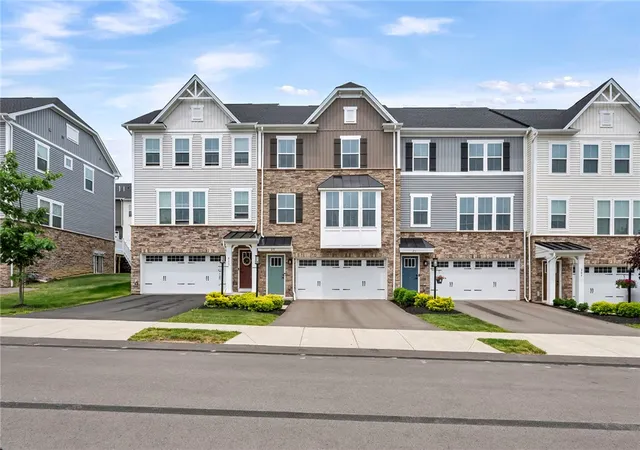 Homes for sale in Adams Twp, PA | 213 Cranesbill Dr, Adams Twp, PA 16046 | MLS# 1760142