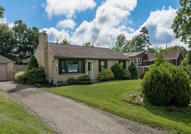 3rd image of 142 Emmet Dr, Beaver Falls, PA 15010 | MLS# 1760317
