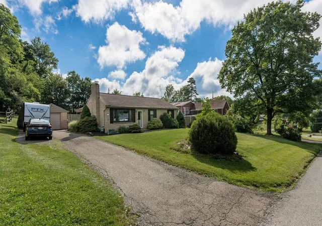 4th image of 142 Emmet Dr, Beaver Falls, PA 15010 | MLS# 1760317