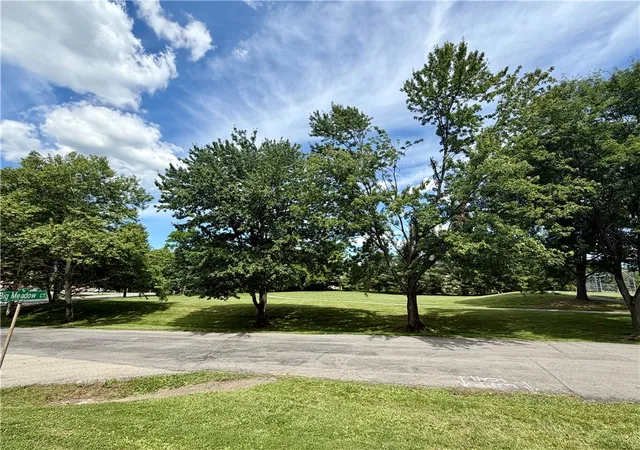 Homes for sale in South Fayette, PA | 2909 Big Meadow Ct, South Fayette, PA 15017 | MLS# 1760174