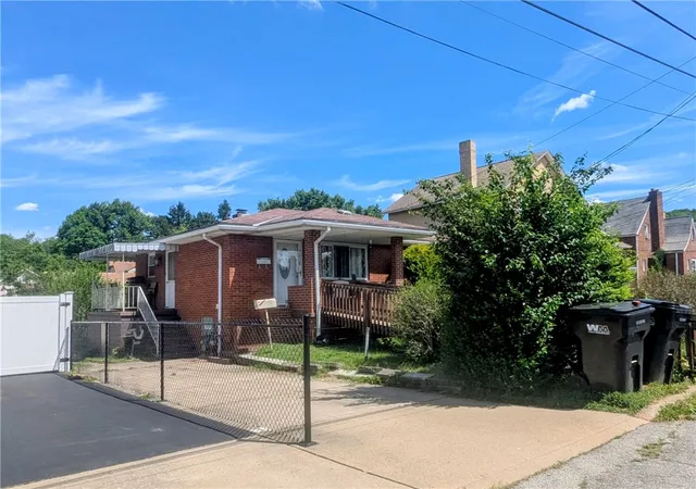 Homes for sale in Aliquippa, PA | 1816 Filmore St, Aliquippa, PA 15001 | MLS# 1760400