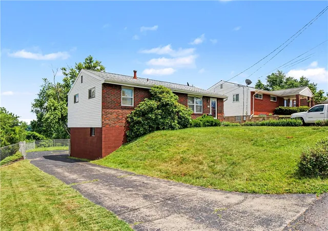 2nd image of 121 Vetter Dr, Penn Hills, PA 15235 | MLS# 1760282