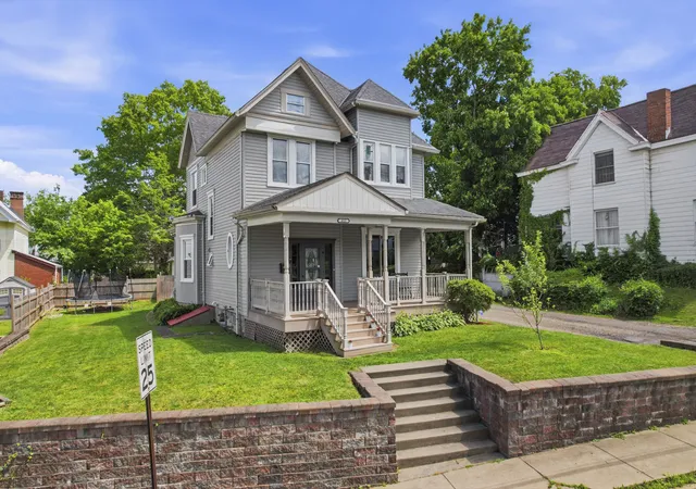 Photo 2 of Single family home for sale at 611 Montour St, Coraopolis, PA 15108 | MLS# 1760425 | Listing updated on 2026-07-09